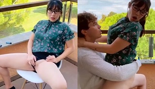 美尻欧妮在阳台自慰被抓包~只好赶快用身体灭灭男友跟自己的浴火!