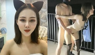 《苏苏很开心》高颜值强欲小姐姐家里被绑起来操不够,开车到野外打野炮,回家再拿黄瓜自己抽插