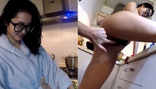 北京嫩模瑶瑶和男友玩裸体性爱厨房,一边做菜一边被玩逼貌似厨艺还不错