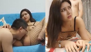 中年眼镜男约到顶级高挑美女~欢喜之情满溢脸上,一路狂顶到正妹脸都扭曲极了!