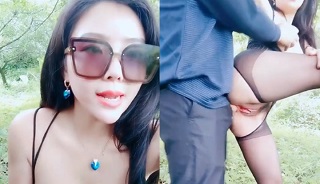 极品美娇娘户外公园勾搭施工队员~被假屌掰开脚狠狠肏菊花!