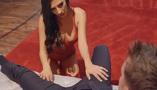 Gianna Dior在空无一人的红毯上发骚!Party前的暖身运动!