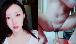 老公出差不在家,独守空闺的少妇只好拿出玩具来抚慰自己~