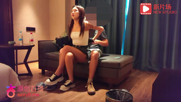 下海兼职清纯大学生一脸的不情愿也要服从还怕疼,小嘴里还在无声的骂骂咧咧 探花小哥酒店约炮