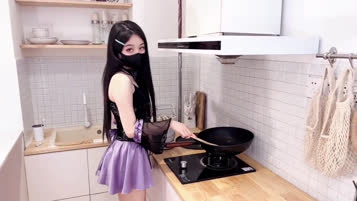 00后可爱小女仆 撅高高屁股主动用小穴温暖爸爸的大鸡巴 清纯靓丽的外表下有一颗淫荡的心