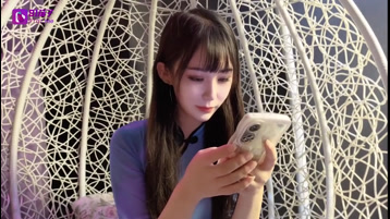 电竞少女cos西施约见网友小姐姐 不料是个男的被按到床上内射中出