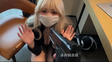 持枪尾随劫色极品爆乳女主播 束缚炮机凌辱失禁潮吹 爆操湿淋小穴 梅开二度内射精壶