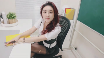 淫乱痴女校长 激战体格精壮男体育老师