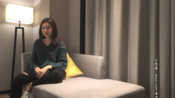 约了个颜值不错毛衣妹子啪啪，口交上位骑乘抽插大力猛操呻吟