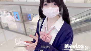 街头搭讪可爱少女 没想到这么反差 紧致的粉嫩白虎穴猛夹肉棒 后庭插着肛塞 抽射嫩穴高潮榨精